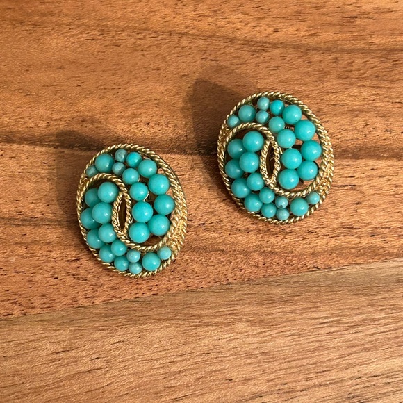 Vintage Antique Trifari Crown Turquoise Gold Clip On Earrings Jewelry Rare - Picture 1 of 3